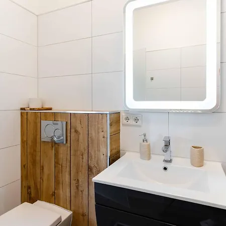 Litzi Apartment- Kostenloser Parkplatz & Privater Eingang *