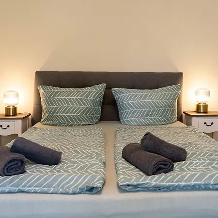 Litzi Apartment- Kostenloser Parkplatz & Privater Eingang Appartement