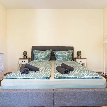 Litzi Apartment- Kostenloser Parkplatz & Privater Eingang Appartement *